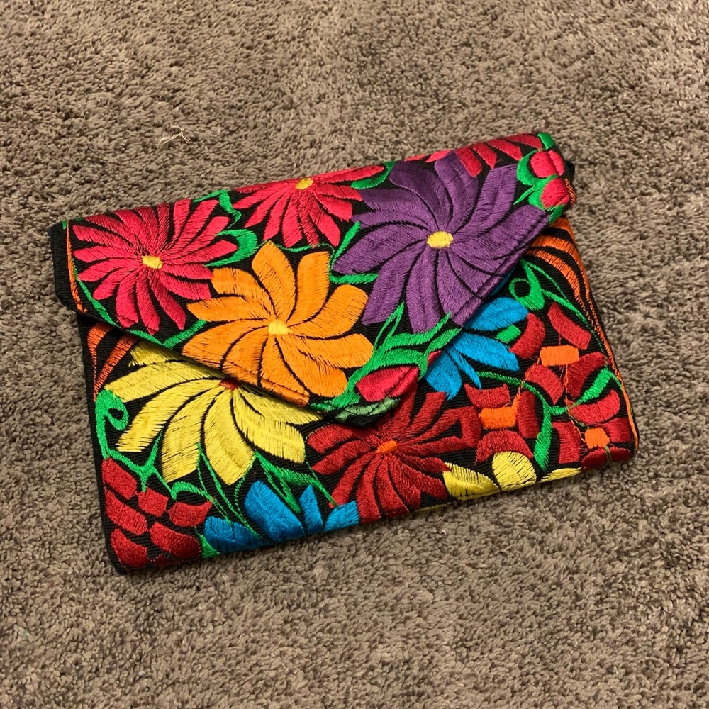 Floral Embroidered Envelope Clutch (From Mexico) - Picture 4 of 4